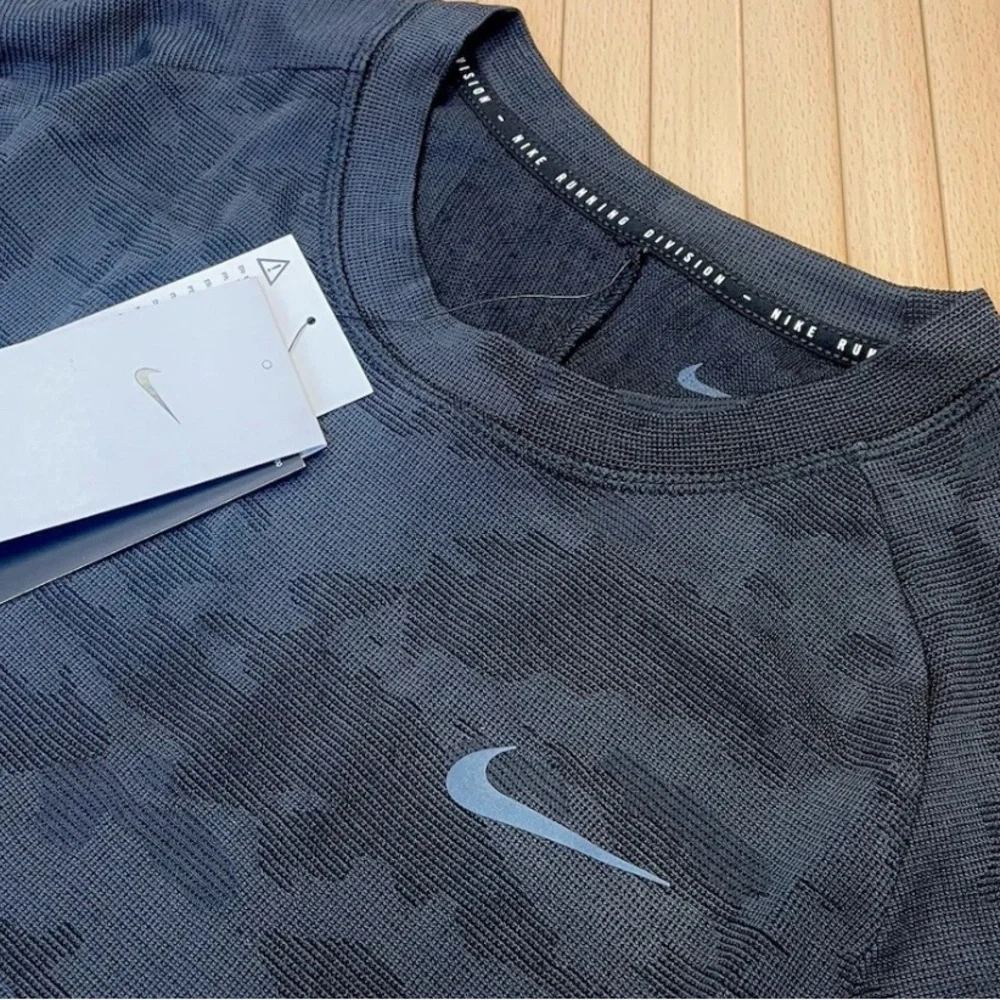 Nike Therma-FIT ADV Running Division Men's Long-Sleeve Running Top FB8538-010 S - Picture 6 of 10